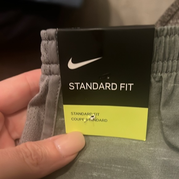 Nike brand new/ tags Standard fit youth large/ womens small has built in liner - Picture 3 of 4